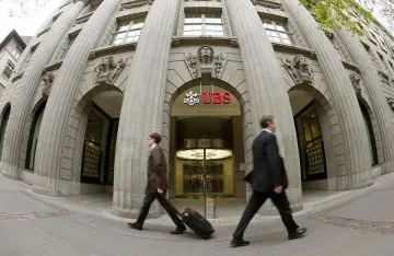 Обискират парижката централа на банка UBS 