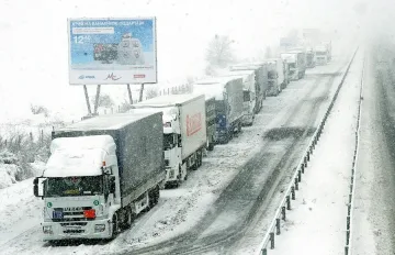 Тирове закъсаха в първите преспи 