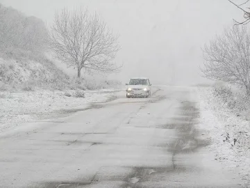 Почистени и проходими пътища в Пиринско