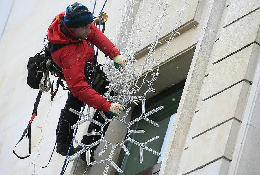 Коледно градче пред кметството в Пловдив
