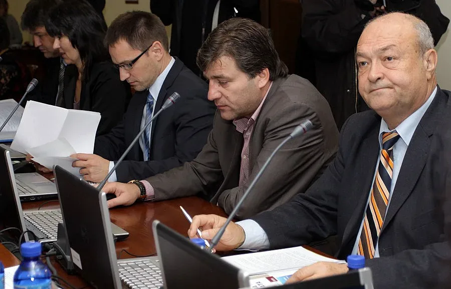 Ситнилски аут от Темида