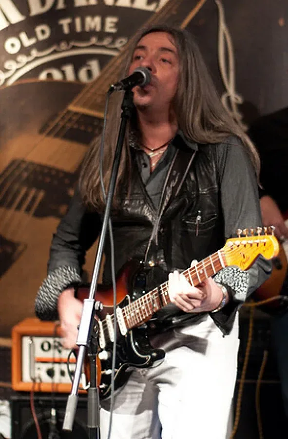 Мархолев прави рок балада за Чудесата