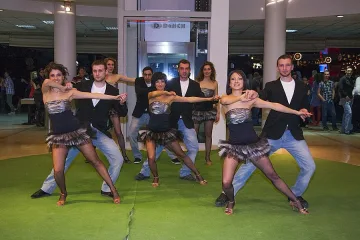 Етаж от мола става денс център