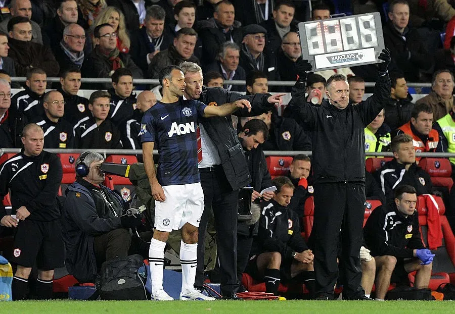 Гигс: Може и да играя и след мач номер 1000