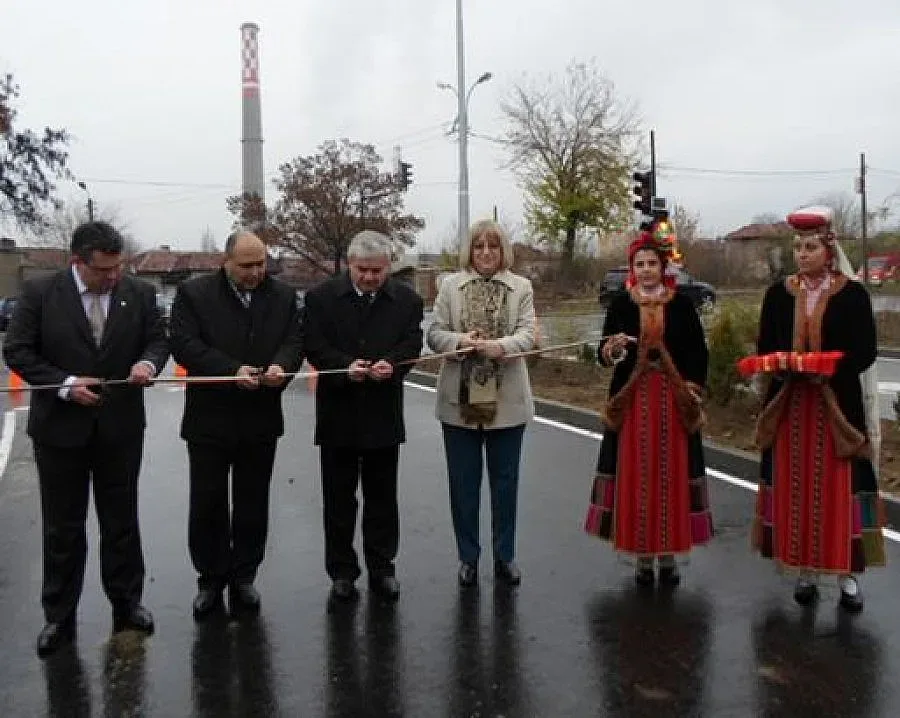 Приключи 30-годишен строеж на улица