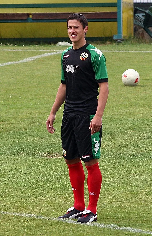 Тонев титуляр за Вила при равенството с Бромич