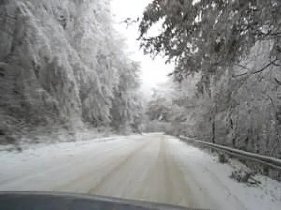 Сняг над по-голямата част от страната