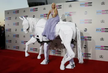 Гага яхна кон в театър