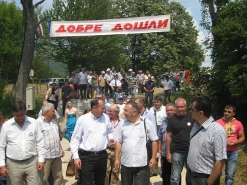 Белоградчик чака от 13 г. път към Сърбия