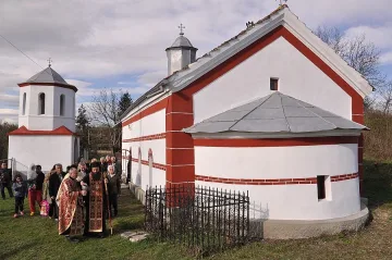 Осветиха отново храм на два века