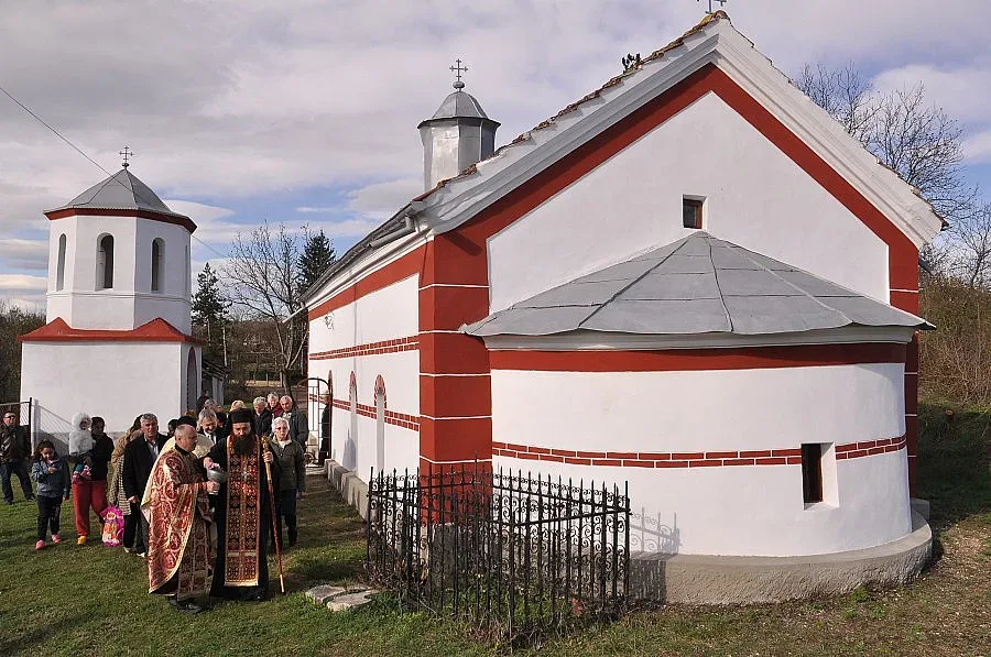 Осветиха отново храм на два века