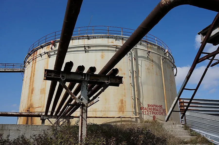 6 т. солна киселина изчезнали от „Полимери”