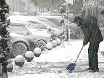 Започнаха 24-часовите дежурства за почистване на снега