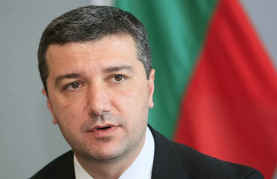 Стойнев: Ако не инвестираме, ще останем без ядрени мощности