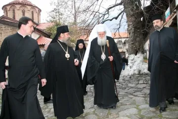 Синодът остави Борис в надпреварата за Варна