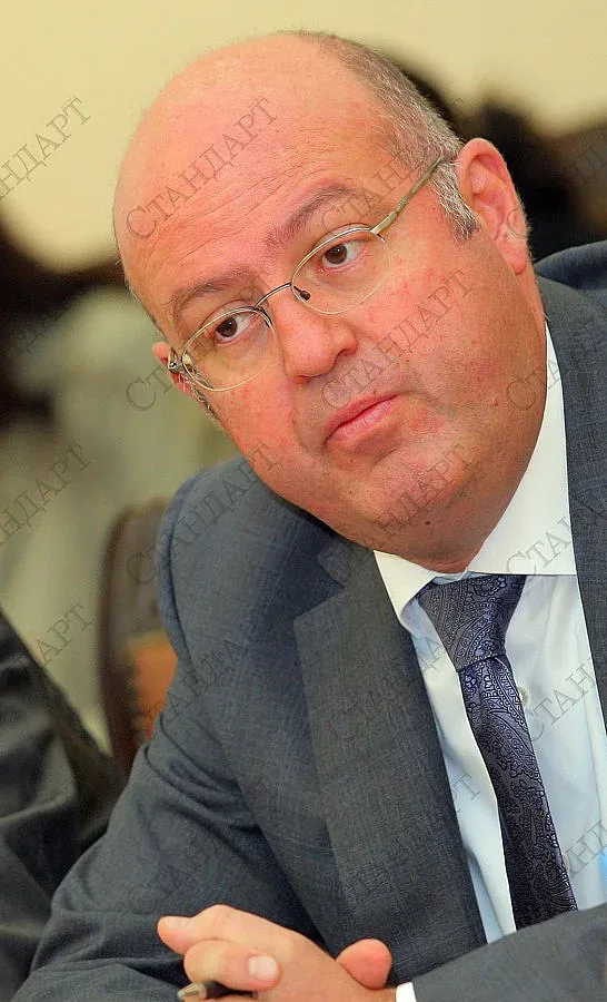 Гинев: Такситата може да са стари, но ще са чисти