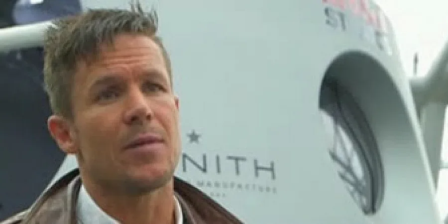 Феликс Баумгартнер иска да лети с хеликоптер