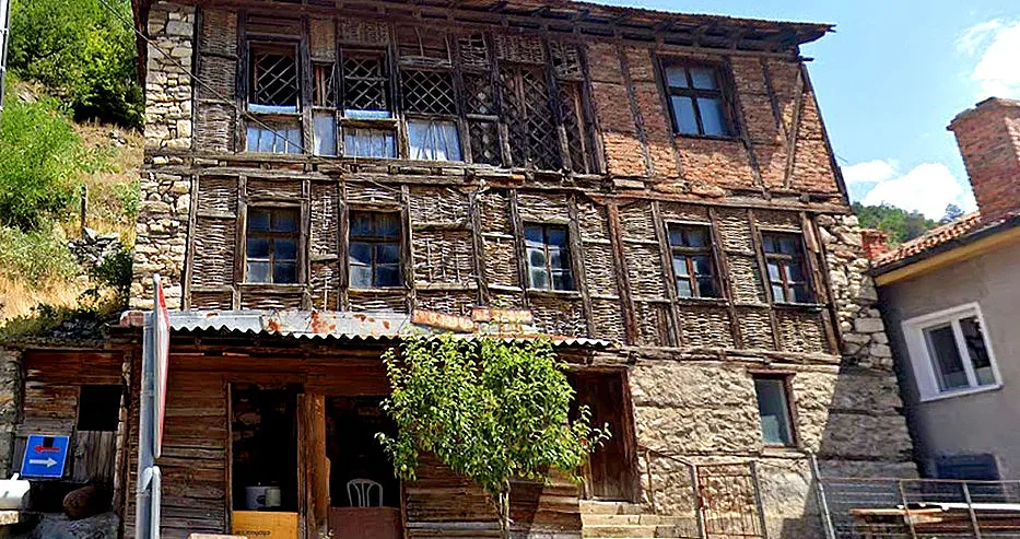 Уникална къща в Родопите изумява туристи