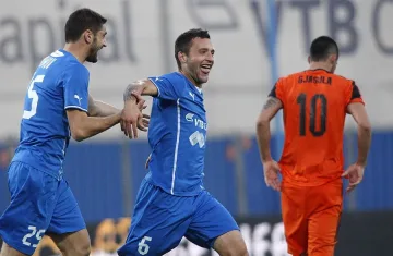 "Левски" разгроми "Литекс" и грабна още 3 т.