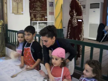 Заралии месиха под звуците на „кухненска" музика
