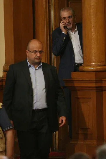 ДПС: Президентът да даде пример, подавайки оставката си