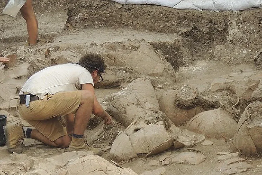 Откриха изба на 3700 години