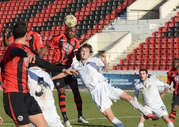 Венци Стефанов: Феновете на "Локо" да се гръмнат