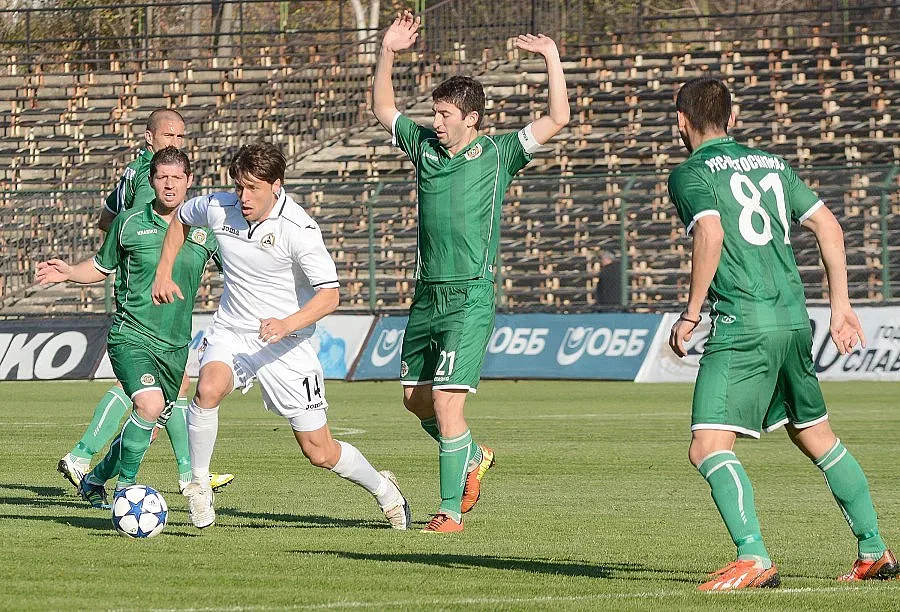 "Нефтохимик" скочи на цял Бургас