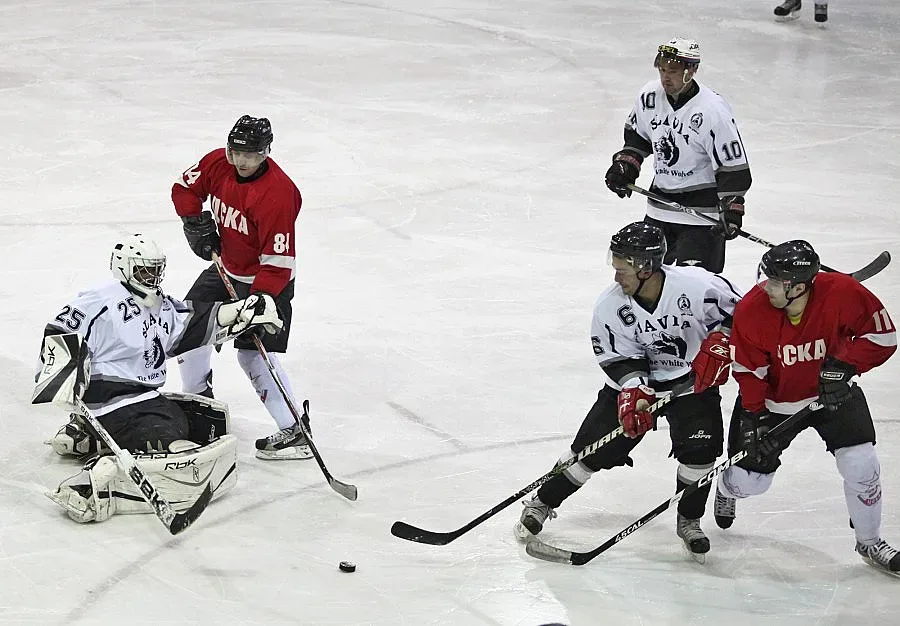 Спасиха шампионата по хокей на лед