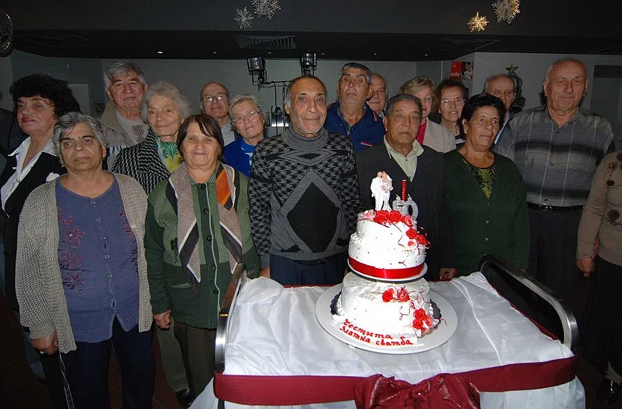 54 чаши в наздравица за 27 Златни сватби в Харманли