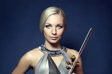 Австрийската цигуларка Лидия Байч и легендарният маестро Томас Зандерлинг в Софийската филхармония