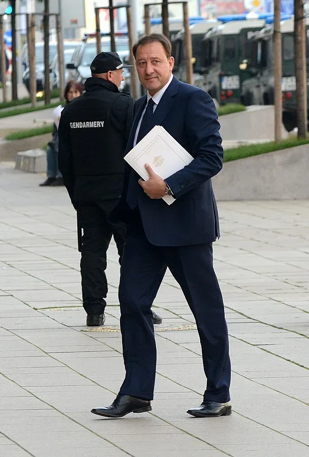 МО помага за бежанците с бази, медици и техника