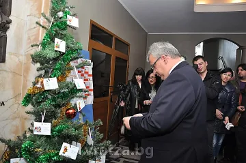 Кметът на Враца осинови 2-годишна госпожица