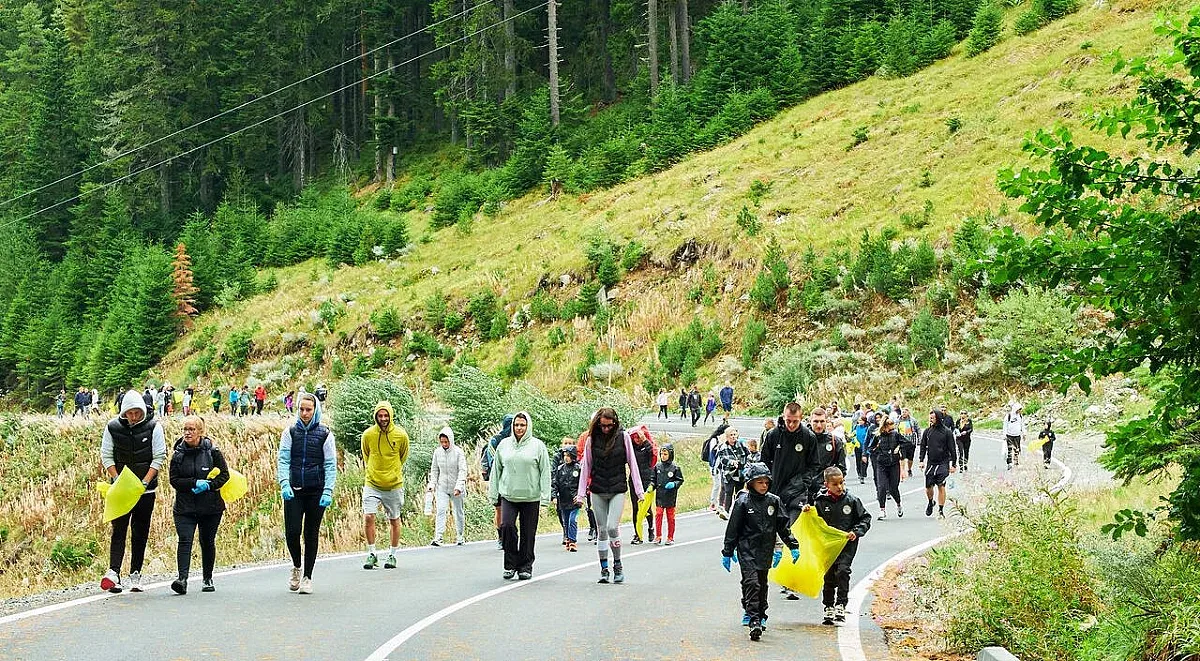 Доброволци събраха два тона отпадъци от Пирин