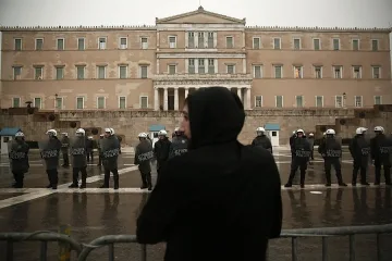 "Тройката" спря финансовата помощ за Гърция