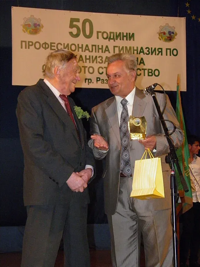 Гимназия стана на половин век