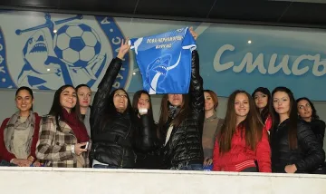 Шеф в "Черноморец" строява красавици