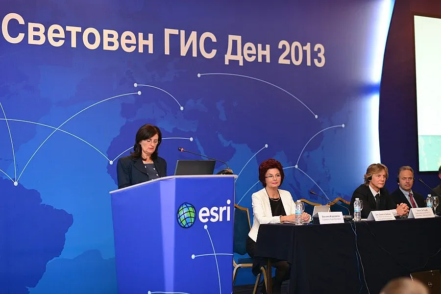 Бобева: Подкрепяме младежките инициативи в предприемачеството