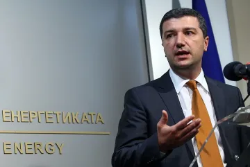 Стойнев обеща да запази данъчната политика за фирмите
