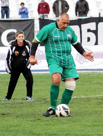 Скалпел отказа Бойко от съвета за бежанците