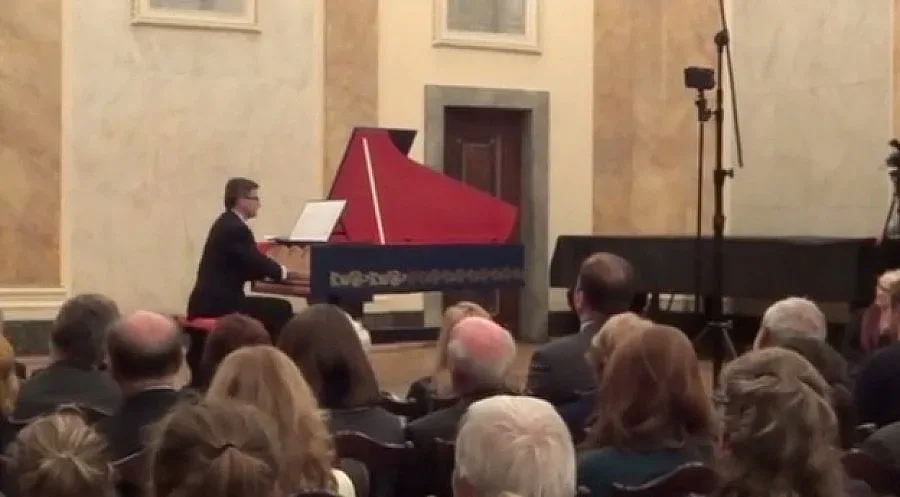 Да свириш на „viola organist” (ВИДЕО)