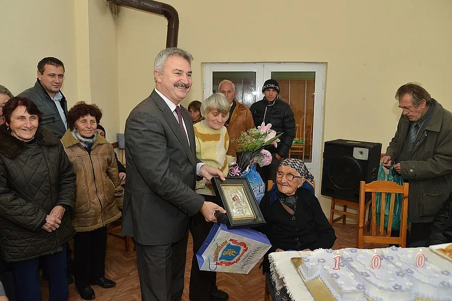 Столетница събра село за ЧРД