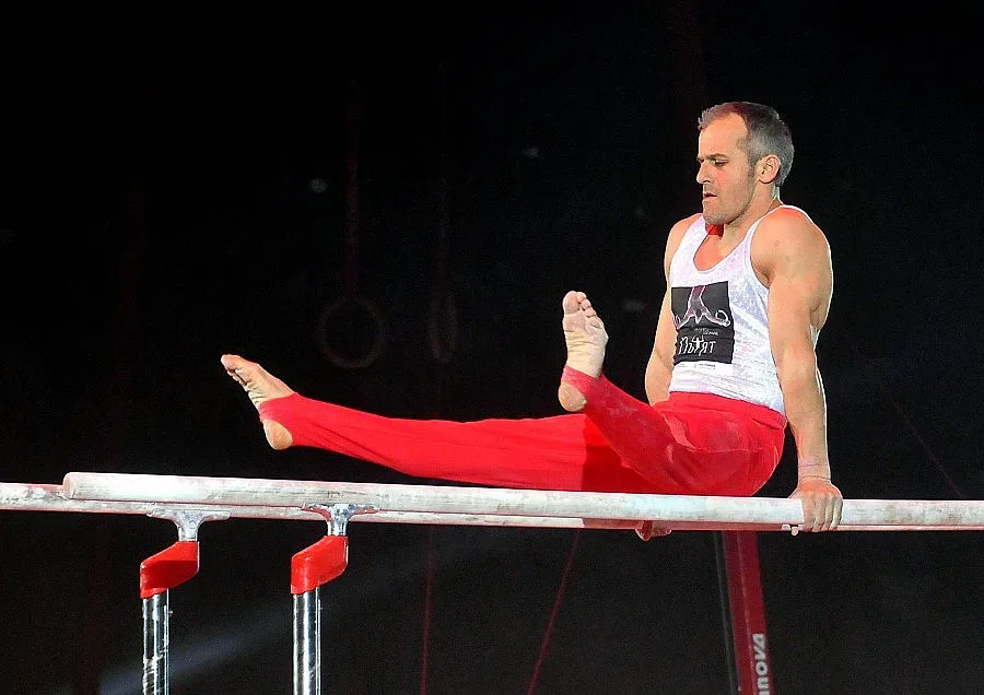 Малки гимнастици търсят пари за купи и награди