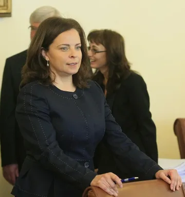 Андреева: Самоцелно закриване на болници и легла няма да има 