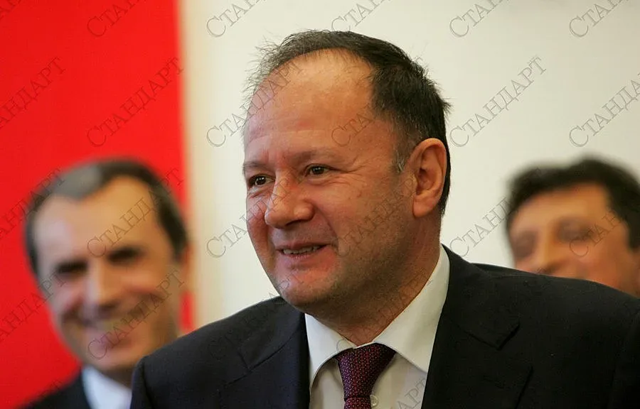 Миков открива форум за борбата с бедността