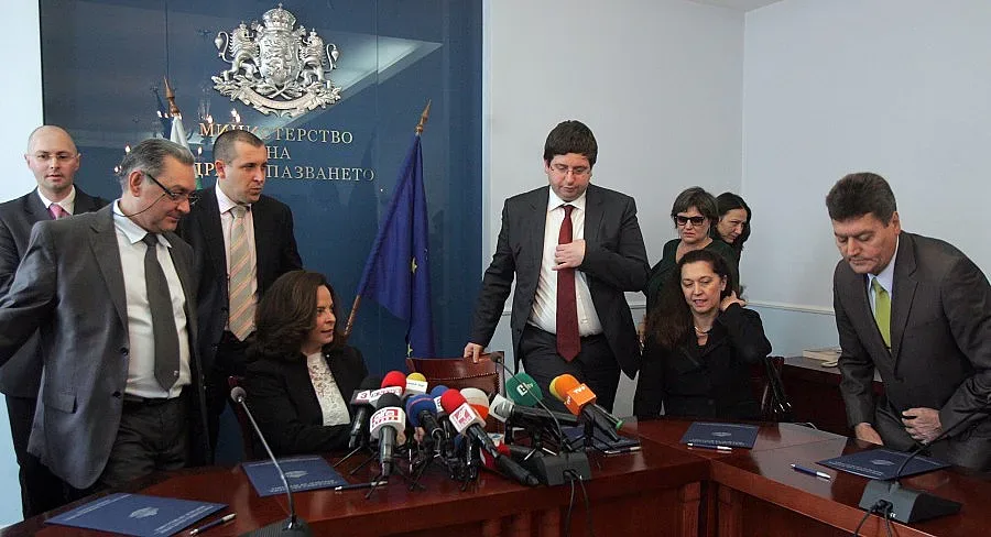 Чобанов укроти лекарите със 130 млн.