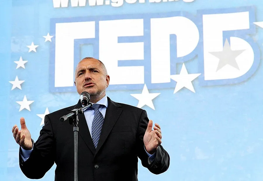 Проверяват Бойко и за митничар