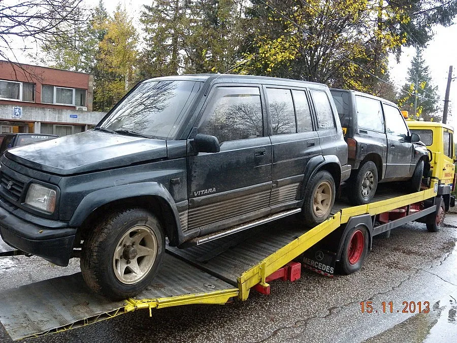 Спипаха Текезара със седем джипа близнаци