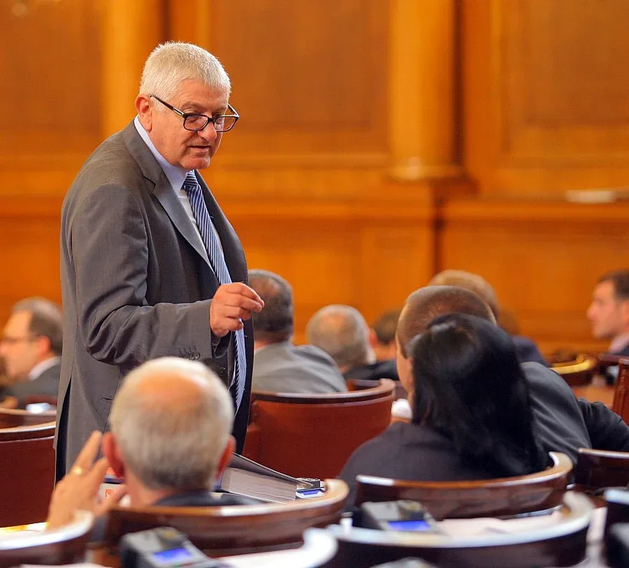 КБ: Сливаме почивните дни за сметка на годишния отпуск