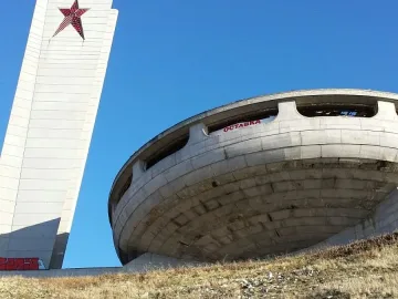 „Оставка" лъсна и на „чинията" на Бузлуджа